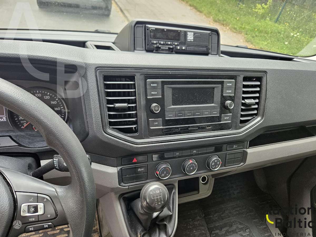 Volkswagen Crafter, box trucks / box vans