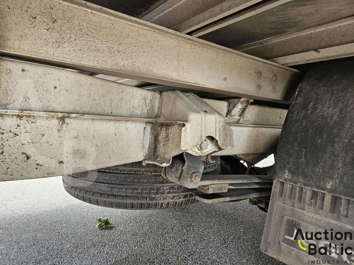 Volkswagen Crafter, box trucks / box vans