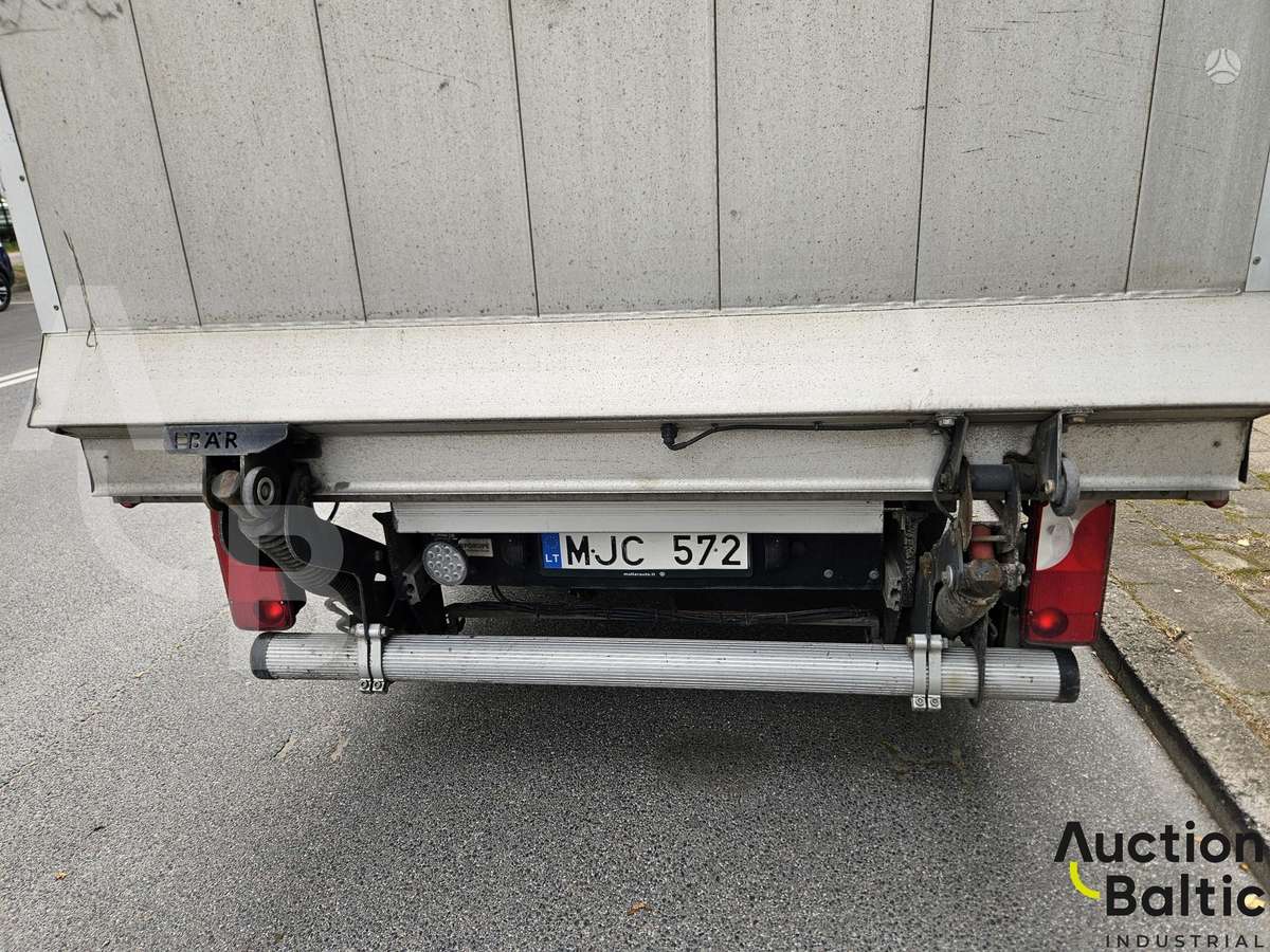 Volkswagen Crafter, box trucks / box vans
