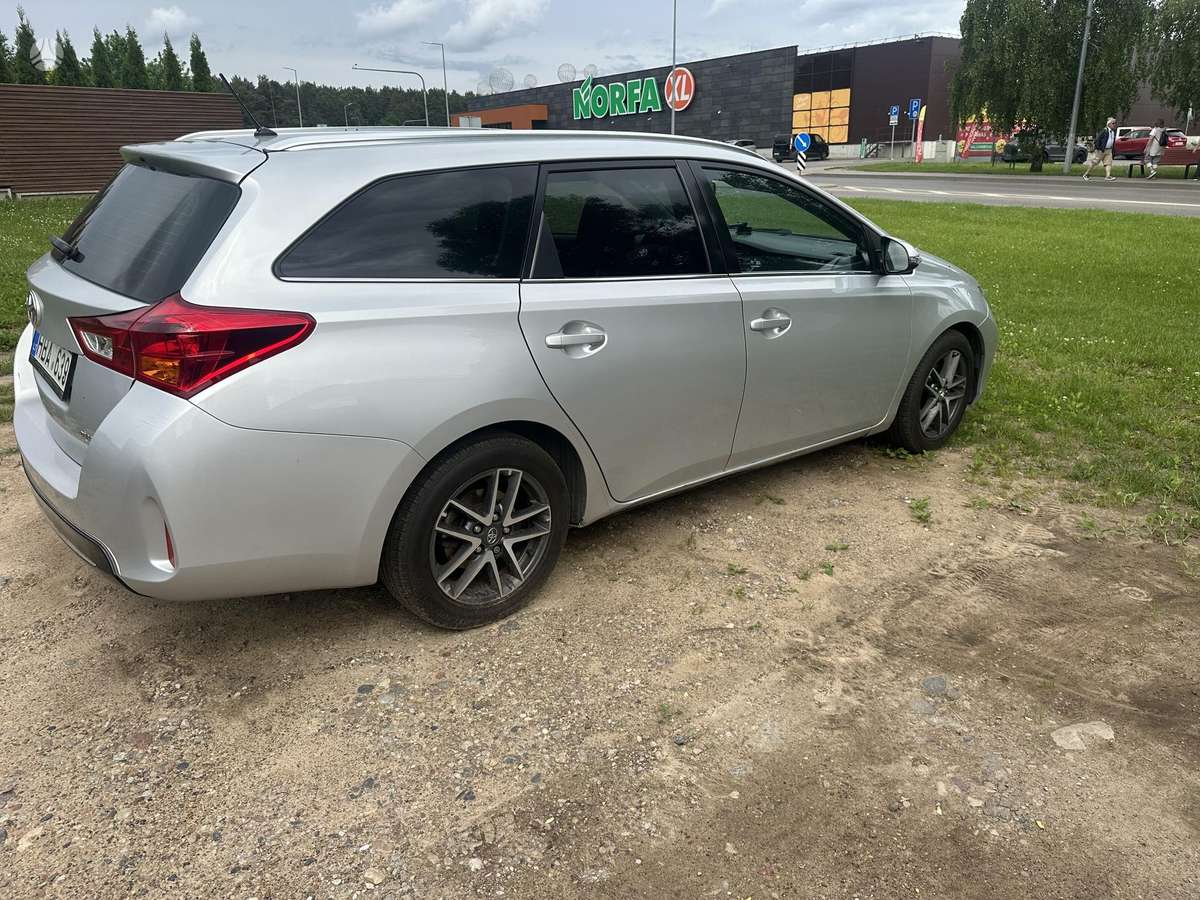 Toyota Auris, 1.4 l., Универсал