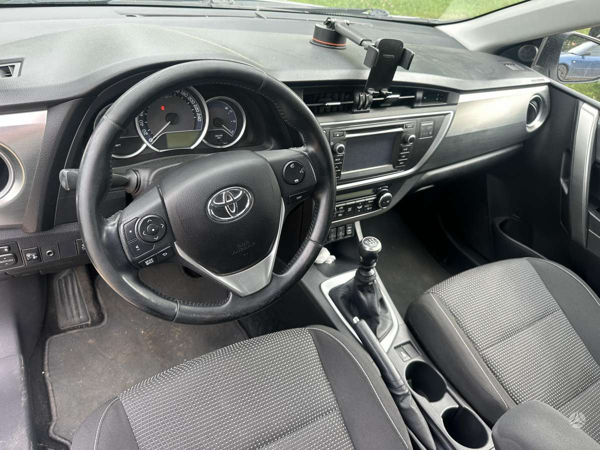 Toyota Auris, 1.4 l., Универсал
