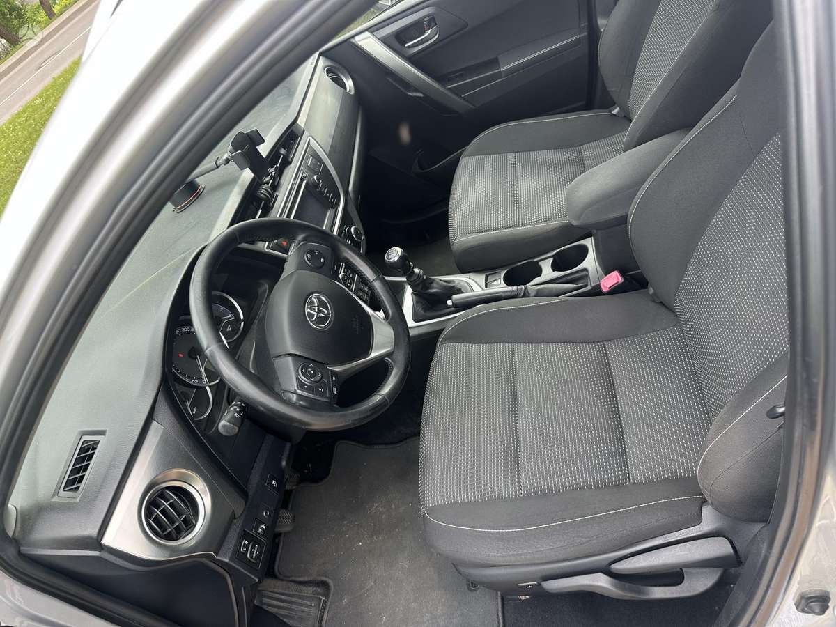 Toyota Auris, 1.4 l., Универсал
