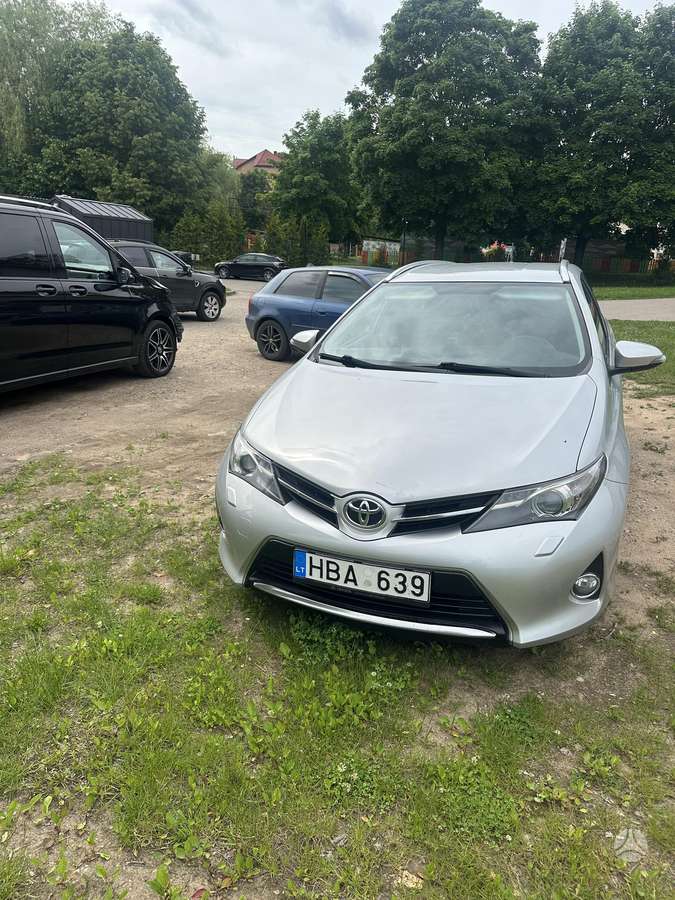 Toyota Auris, 1.4 l., Универсал
