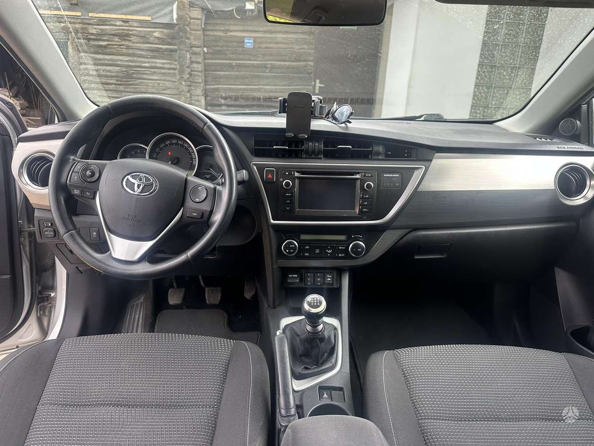 Toyota Auris, 1.4 l., Универсал