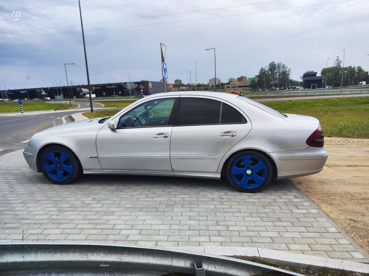 Mercedes-Benz E220, 2.2 l., Седан