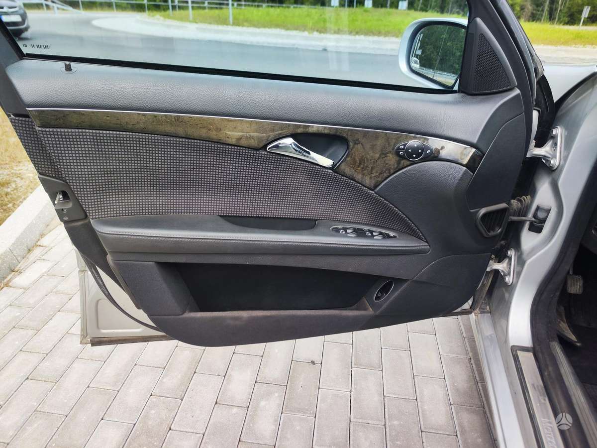 Mercedes-Benz E220, 2.2 l., Седан