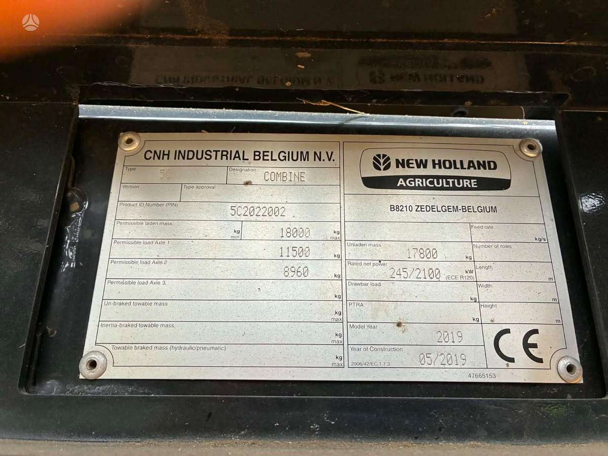 New Holland CX8.70, combine harvesters
