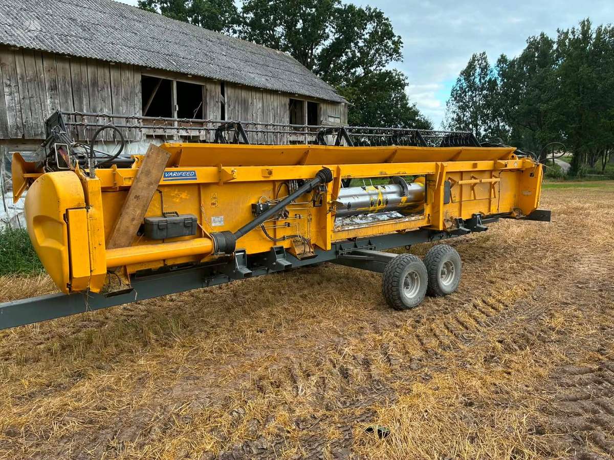 New Holland CX8.70, combine harvesters