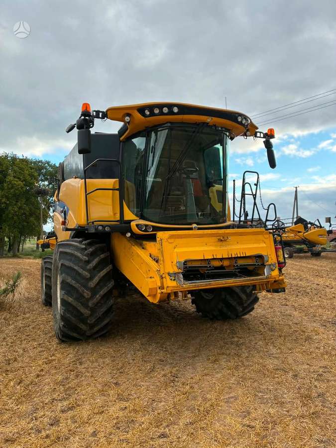 New Holland CX8.70, combine harvesters