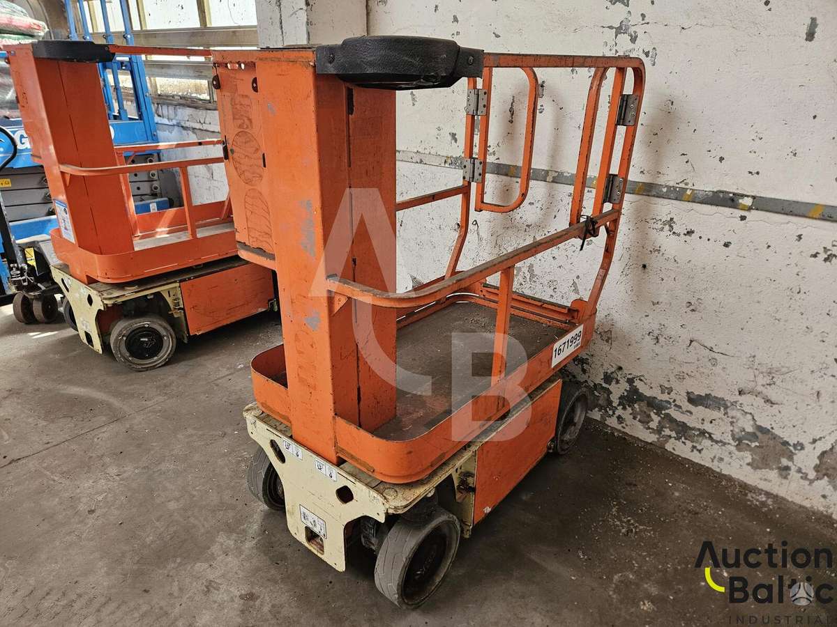JLG 1230 ES, cits