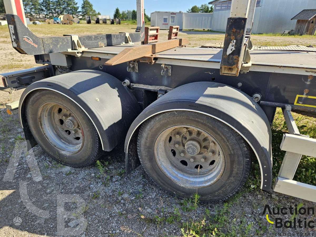Mercedes Arocs 3348, forwarders