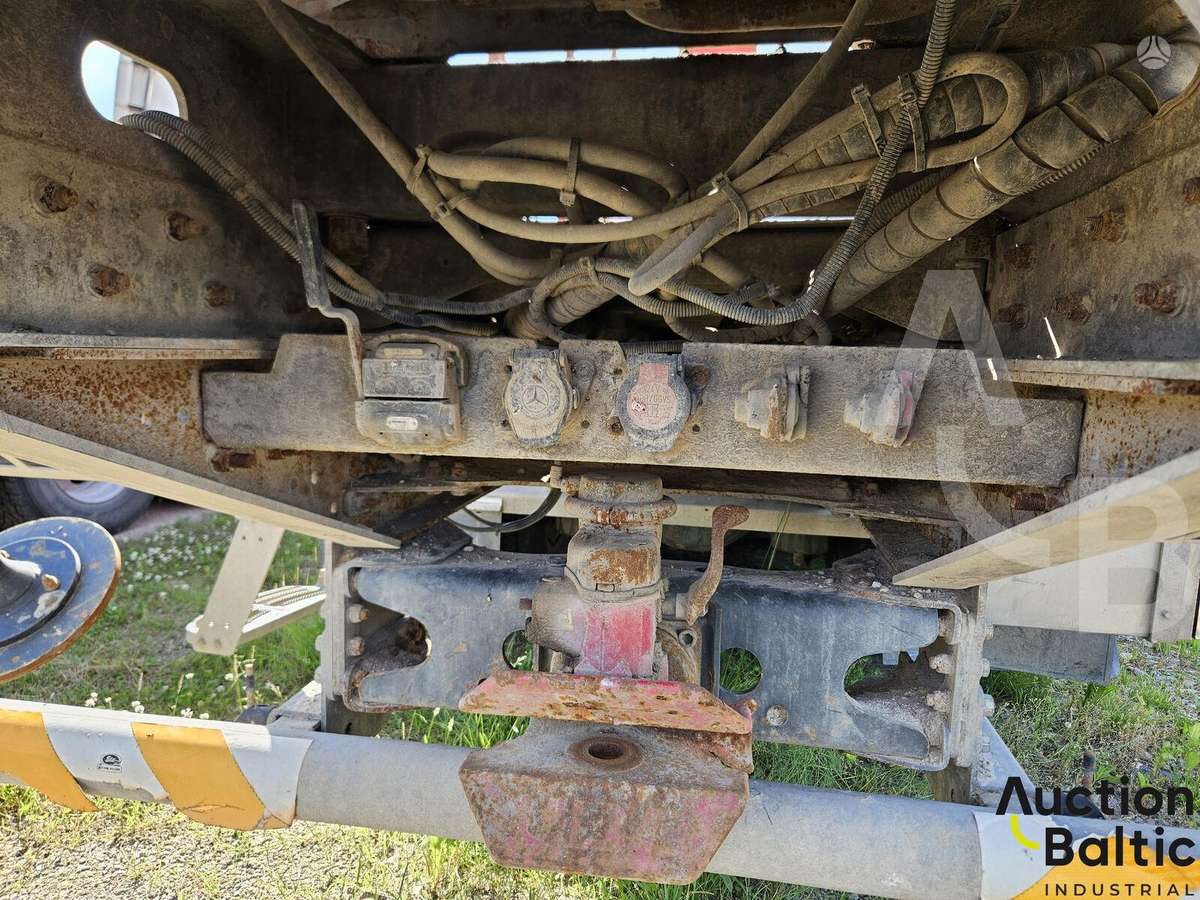 Mercedes Arocs 3348, forwarders