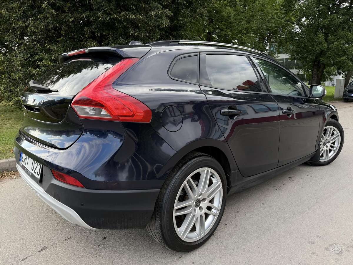 Volvo V40 Cross Country - 4