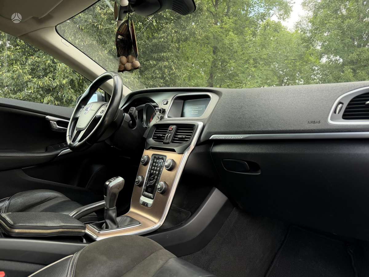 Volvo V40 Cross Country - 8