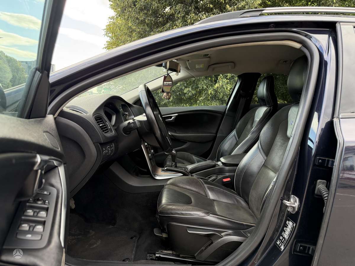 Volvo V40 Cross Country - 11