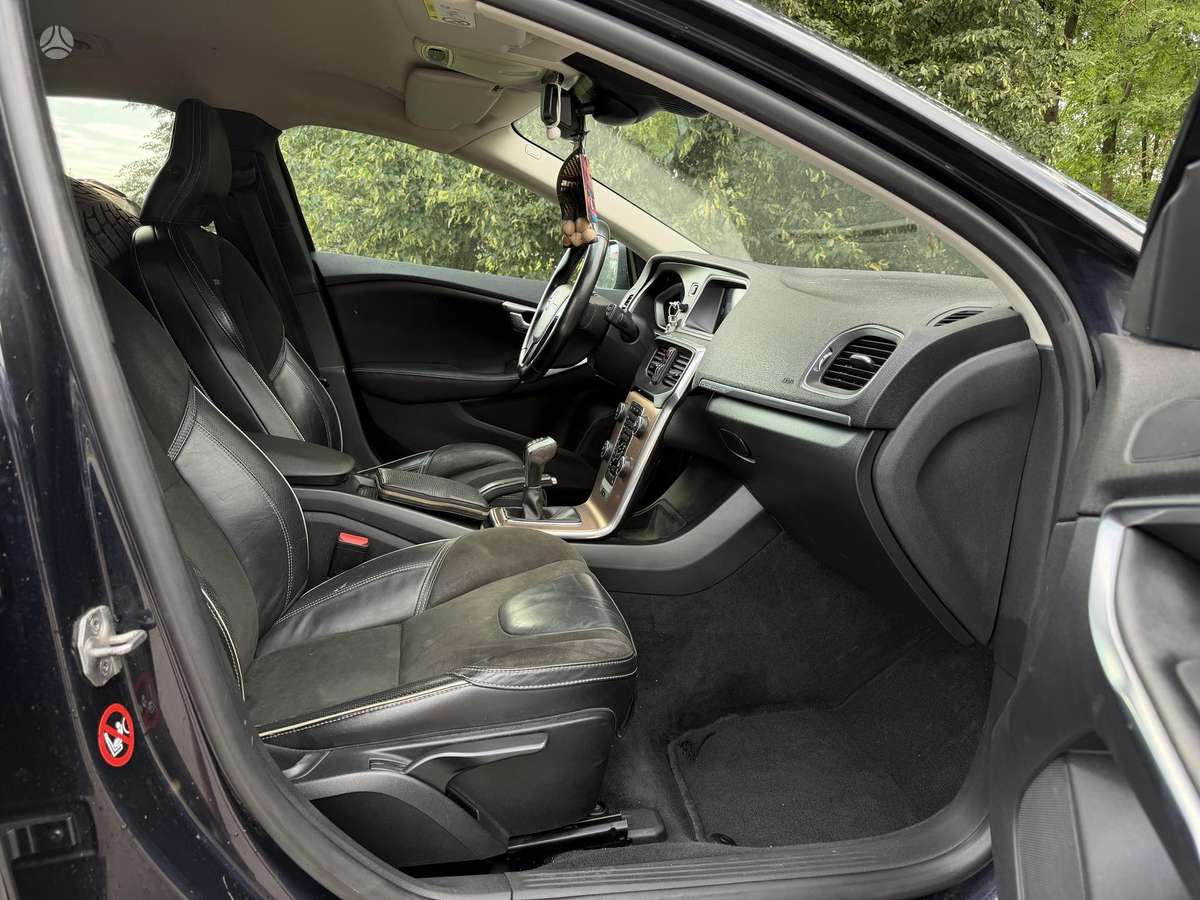 Volvo V40 Cross Country - 12