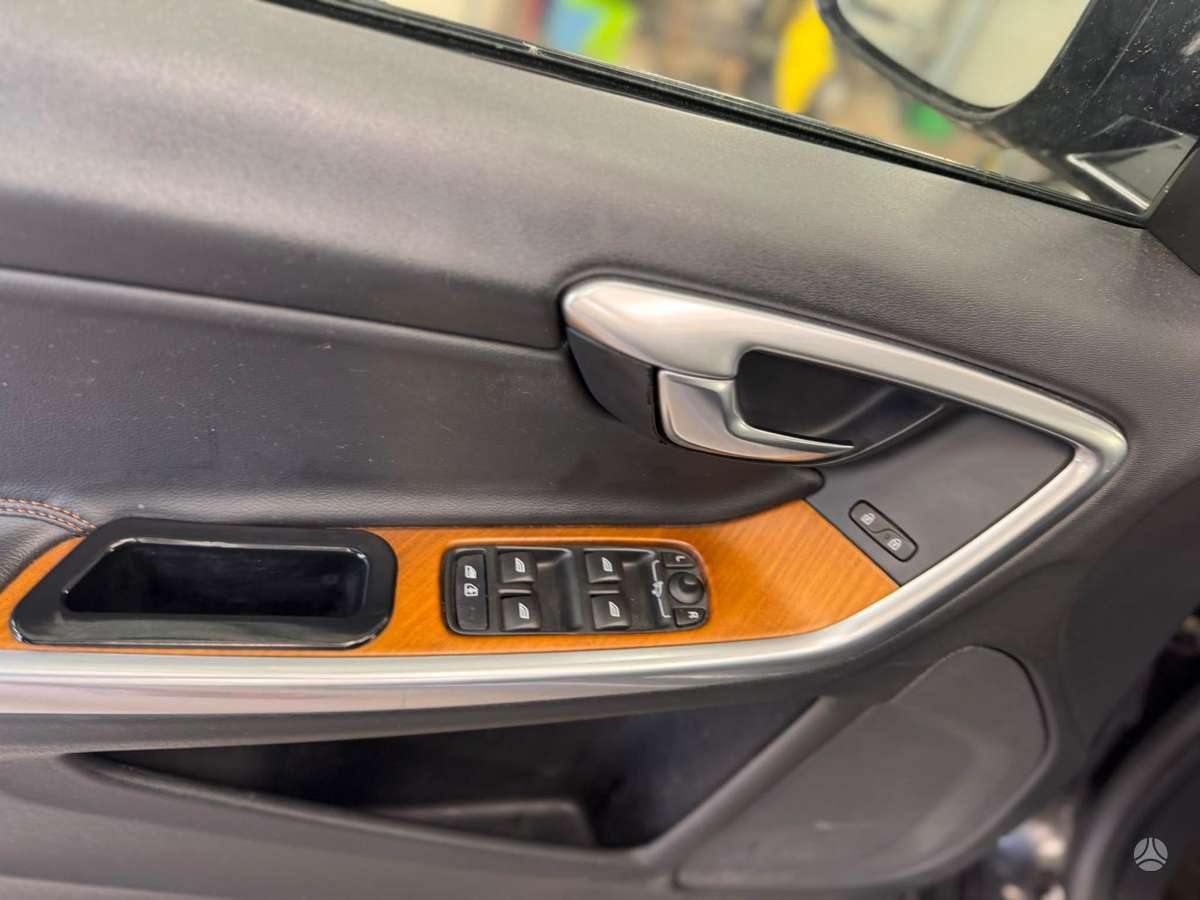 Volvo V60 Cross Country - 12