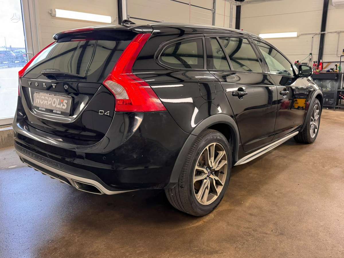 Volvo V60 Cross Country - 6