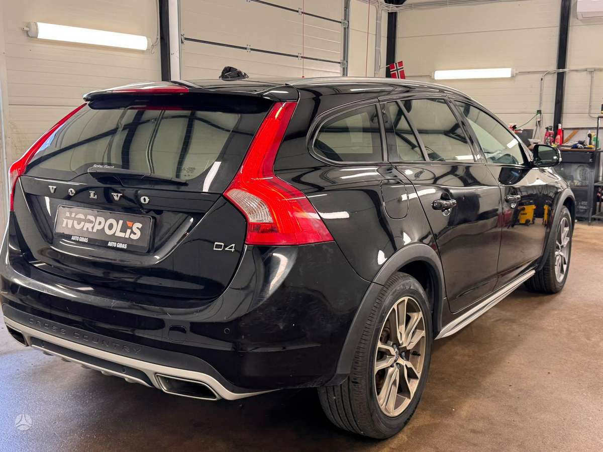 Volvo V60 Cross Country - 8