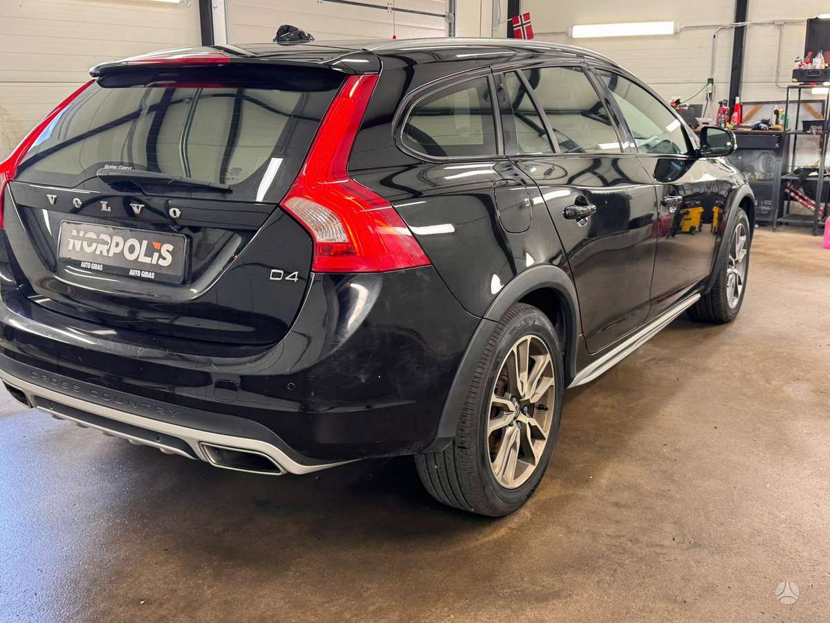 Volvo V60 Cross Country - 10
