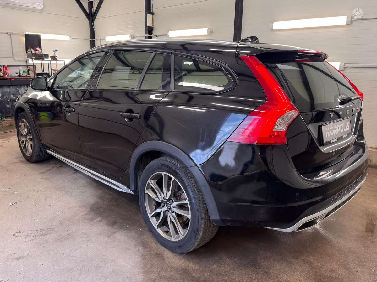 Volvo V60 Cross Country - 9