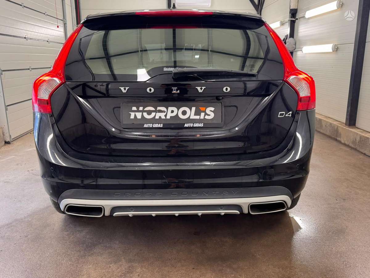 Volvo V60 Cross Country - 11