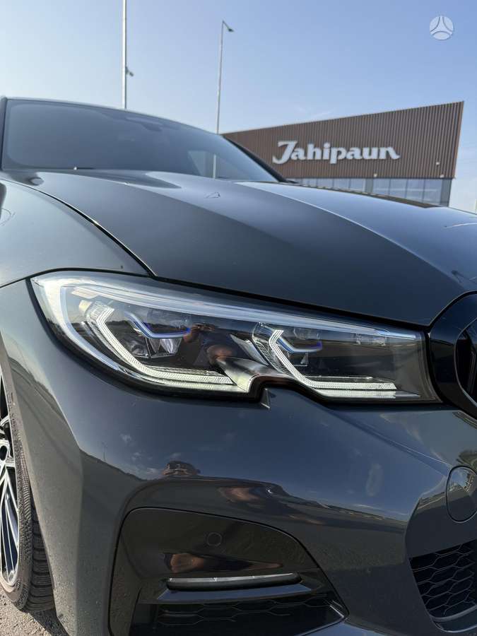 BMW 330, 3.0 l., Седан