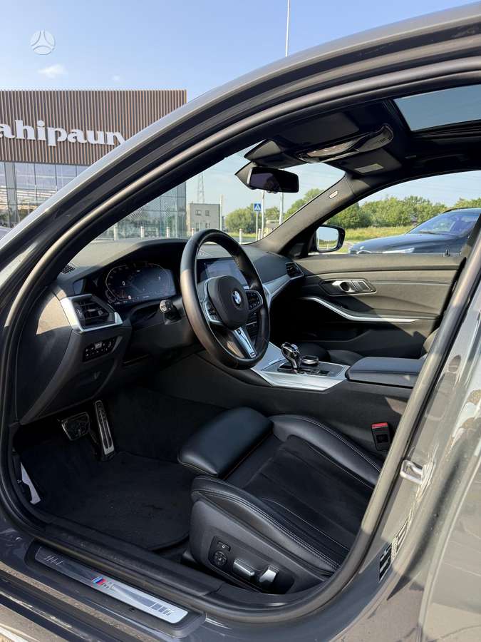 BMW 330, 3.0 l., Седан