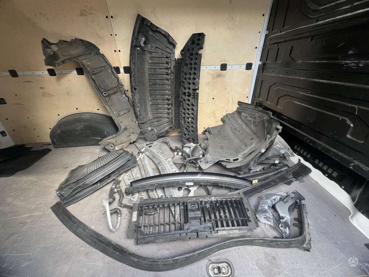 Mercedes-Benz EQC kėbulo dalys