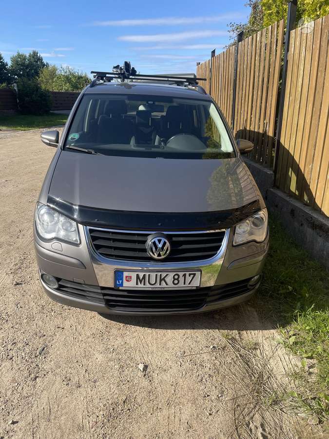 Volkswagen Touran - 1