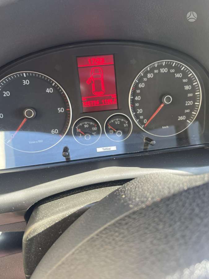 Volkswagen Touran - 4