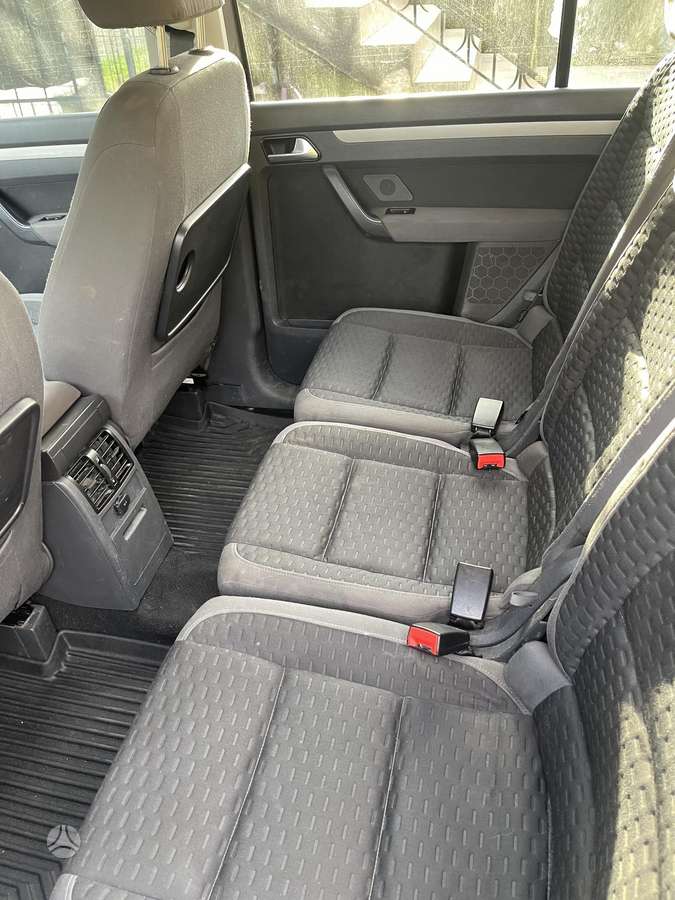 Volkswagen Touran - 8
