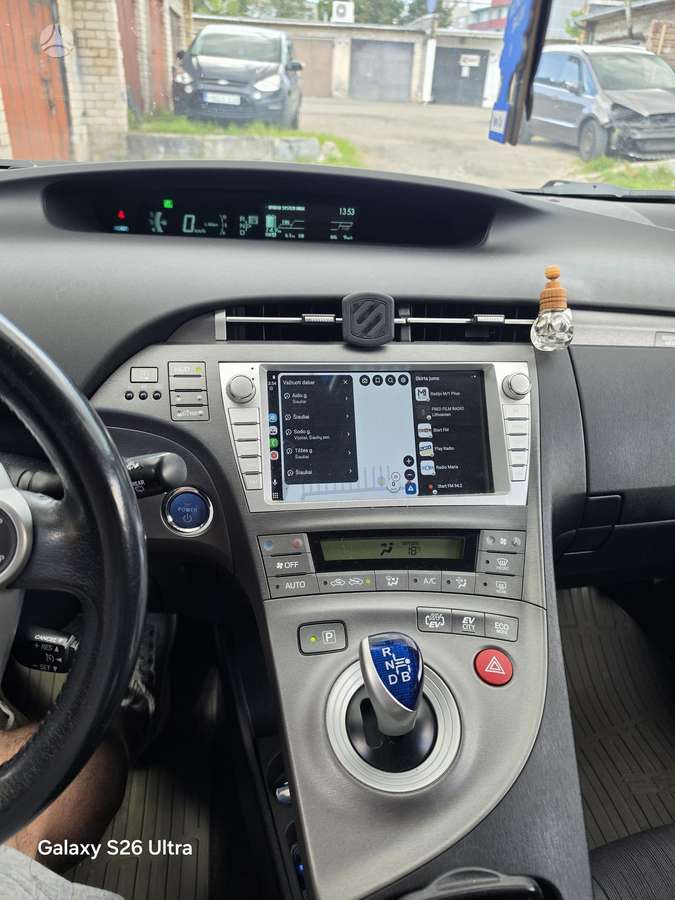 Toyota Prius - 4