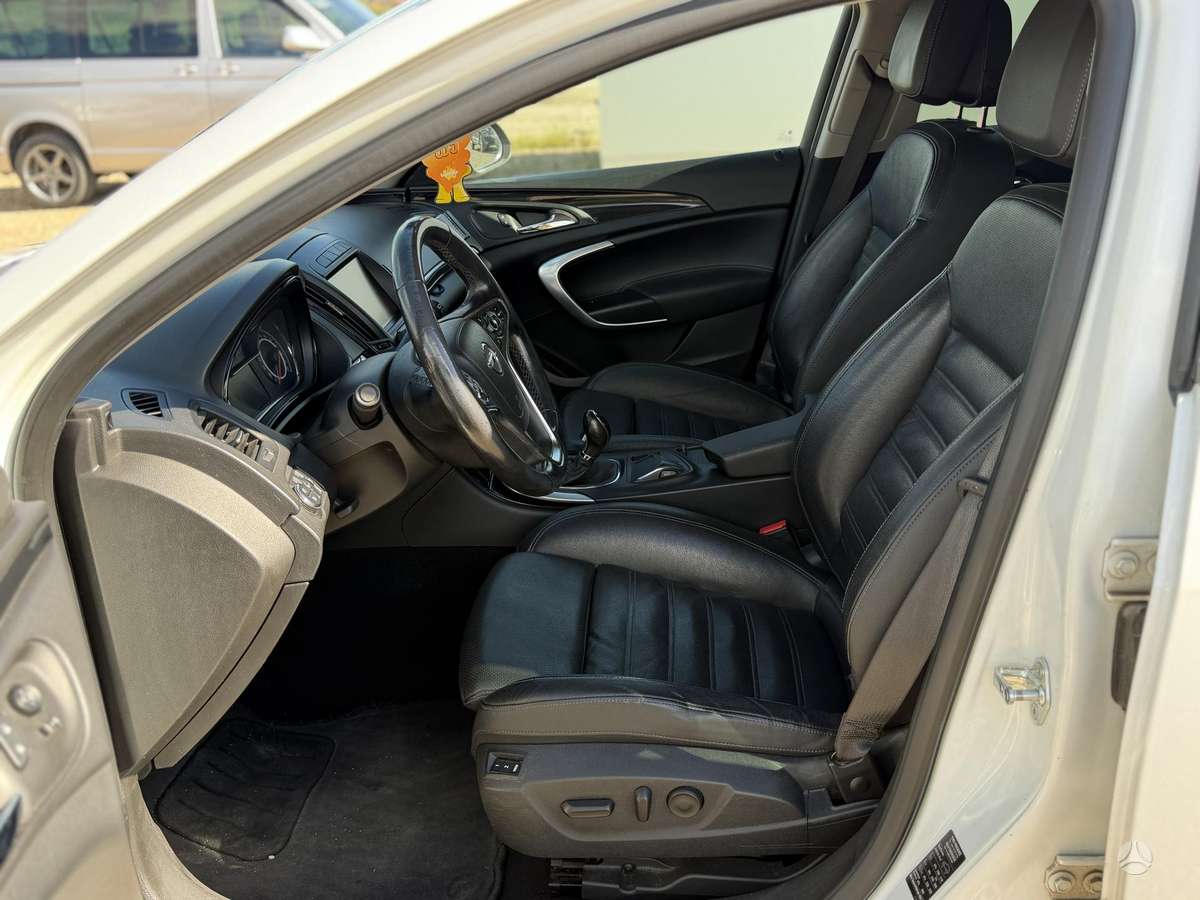 Opel Insignia, 2.0 l., Седан