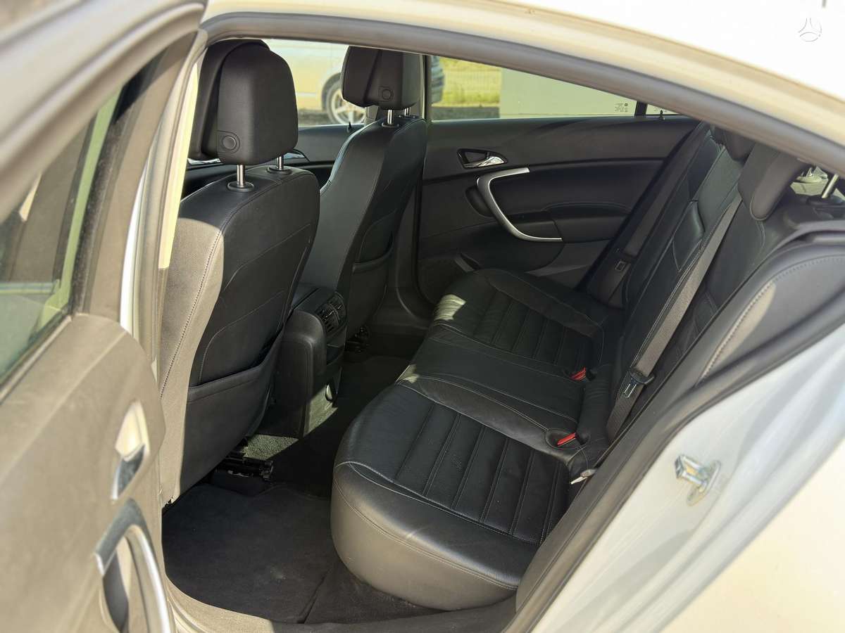 Opel Insignia, 2.0 l., Седан