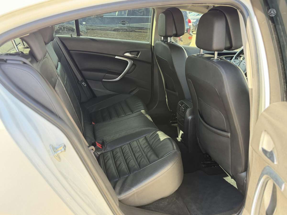 Opel Insignia, 2.0 l., Седан