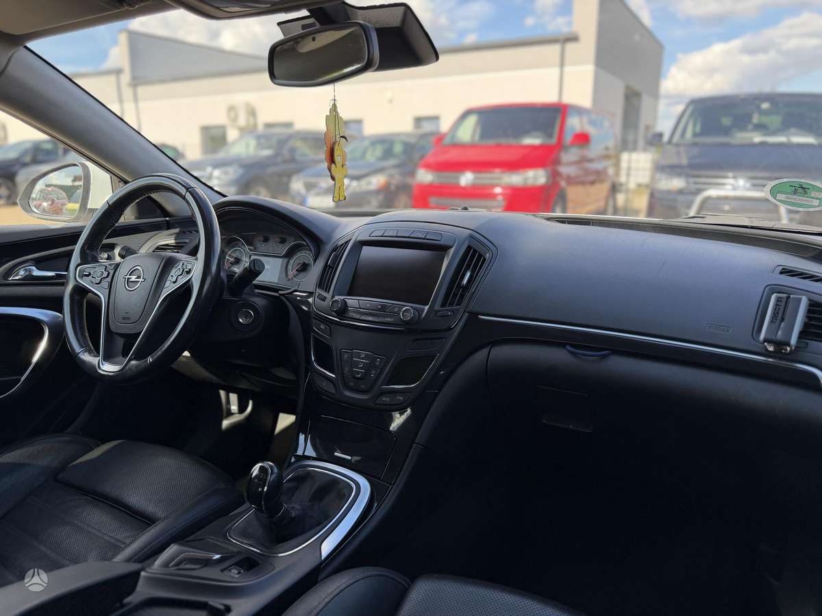 Opel Insignia, 2.0 l., Седан