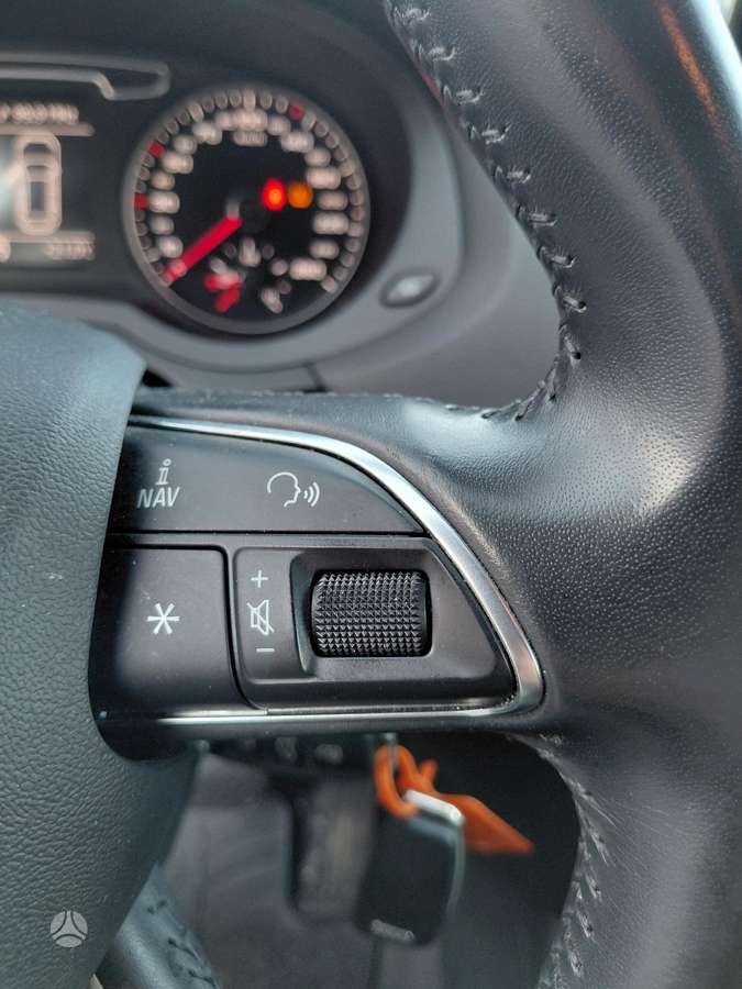 Audi Q3, 1.4 l., Минивэн