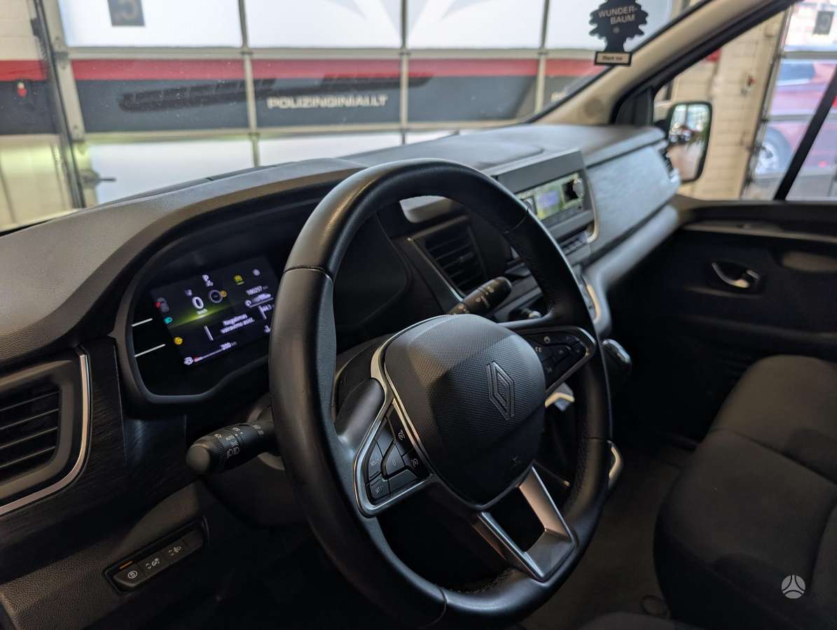 Renault Trafic, 2.0 l., passenger minibus