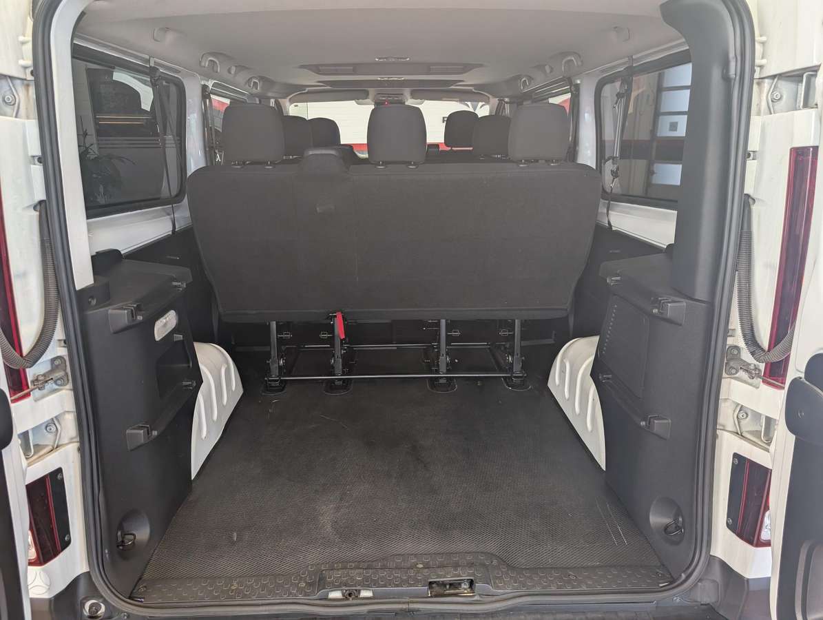 Renault Trafic, 2.0 l., passenger minibus