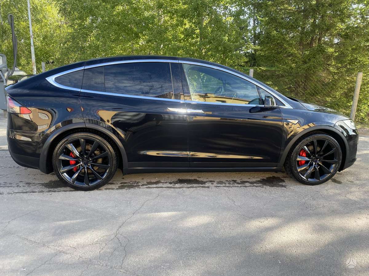 Tesla Model X - 6
