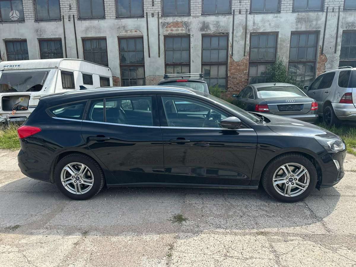 Ford Focus dalimis. Nepradeta ardyti
