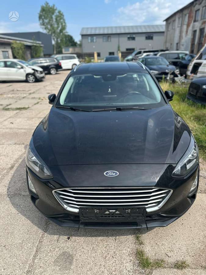 Ford Focus dalimis. Nepradeta ardyti