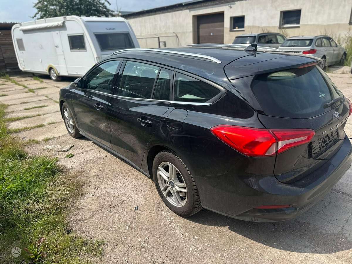 Ford Focus dalimis. Nepradeta ardyti