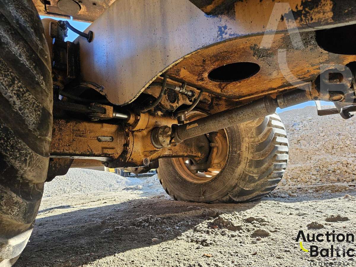 Case WX 145, excavator