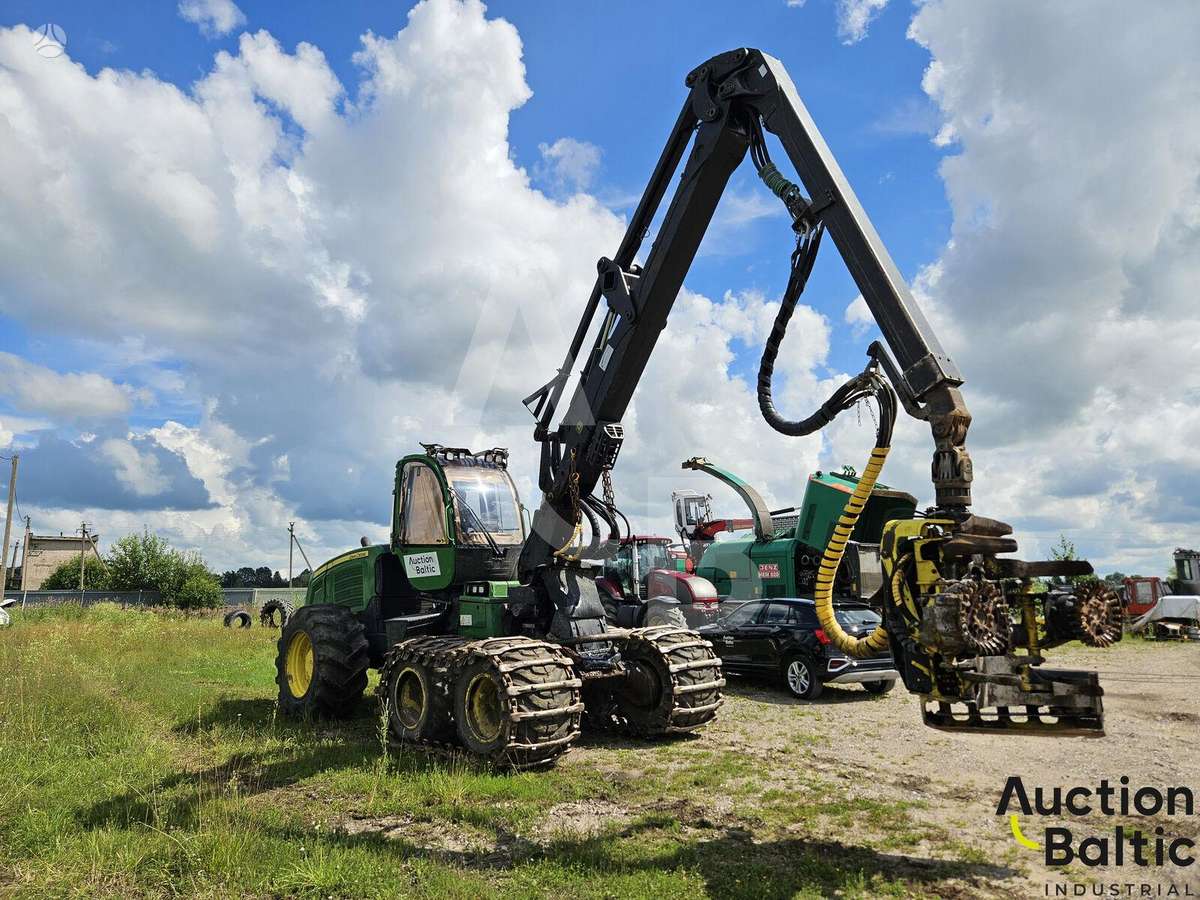 John Deere 1170 E, harvesters