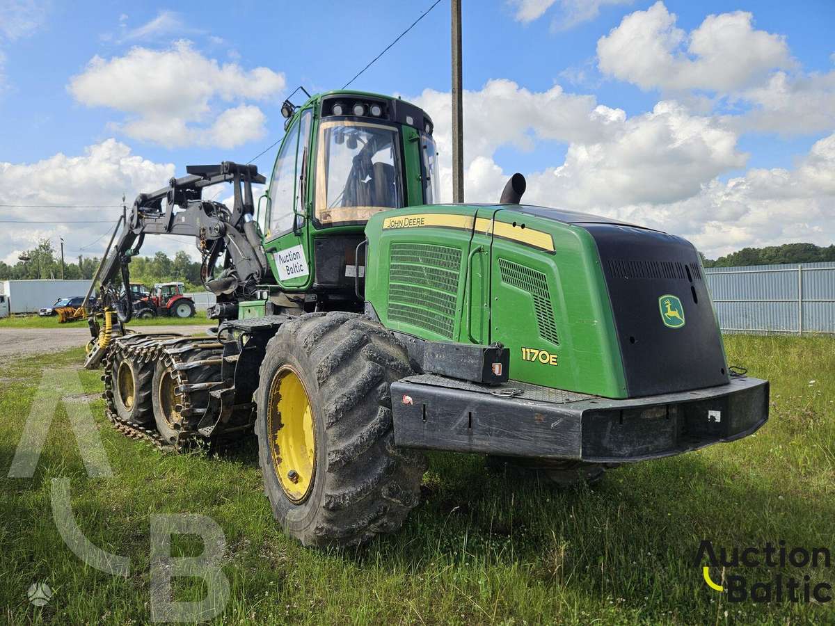 John Deere 1170 E, harvesters