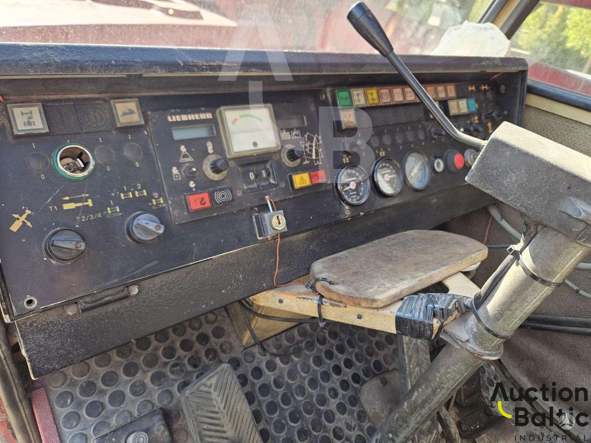Liebherr LTM 1045, crane