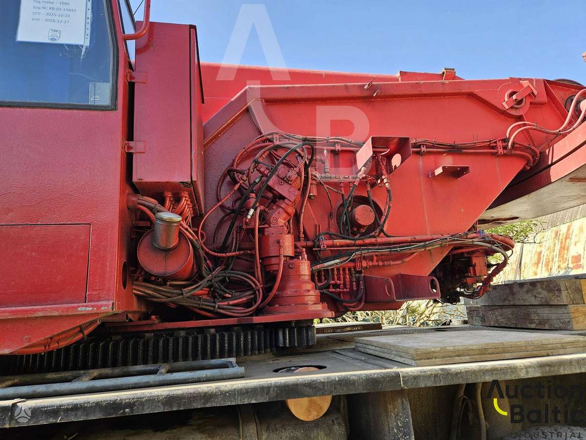 Liebherr LTM 1045, kranai