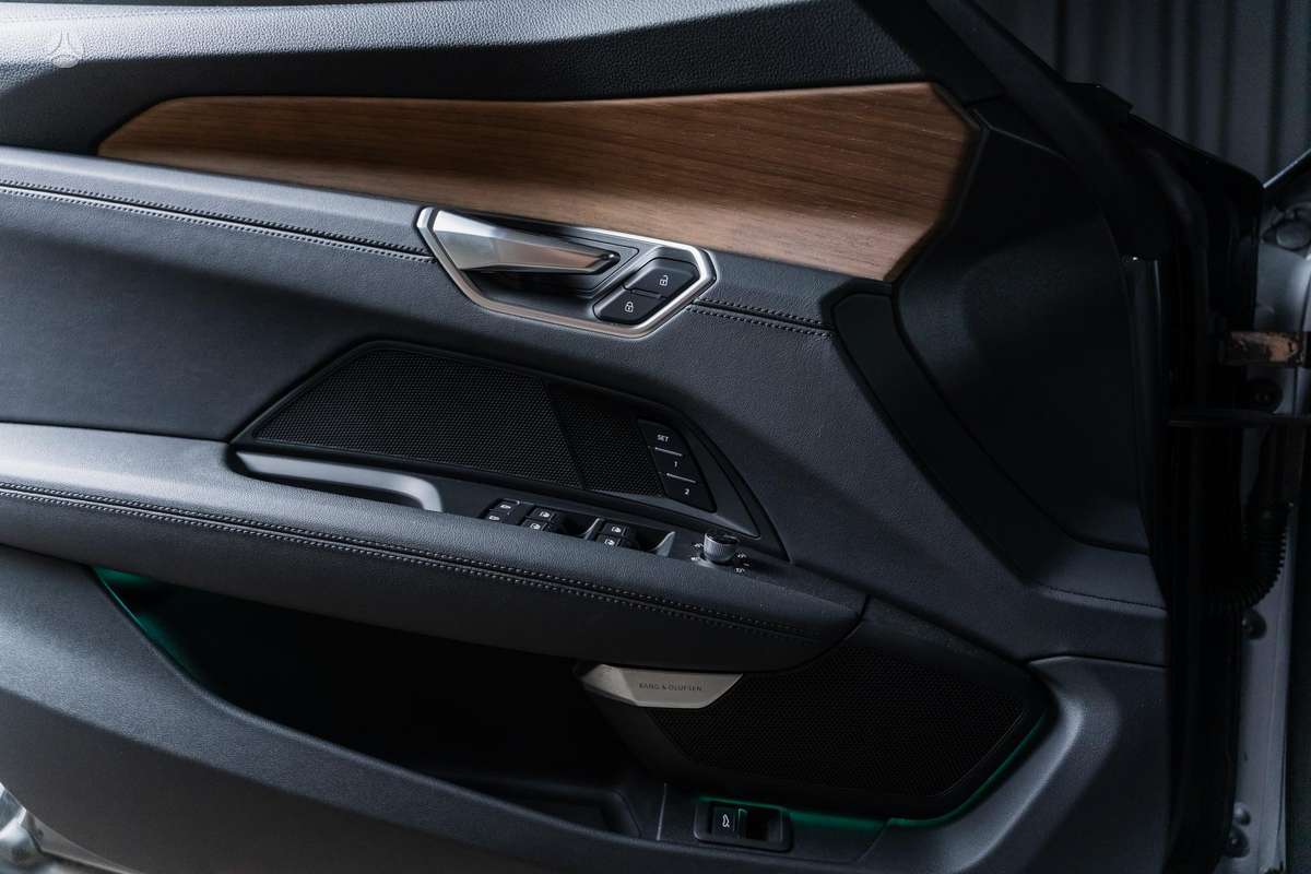 Audi e-tron GT, Седан